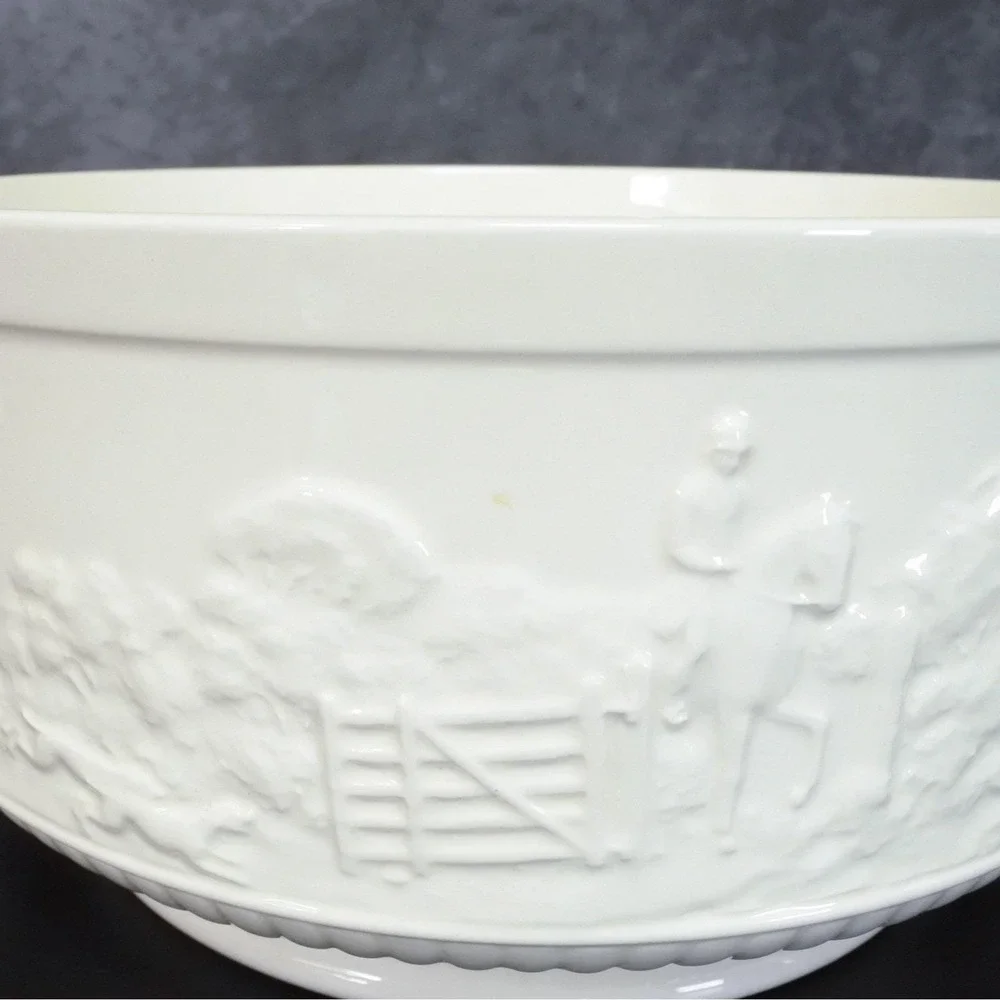 Rare Vintage Wedgwood Etruria & Barlaston Devonshire Off White Bowl Pitcher Set